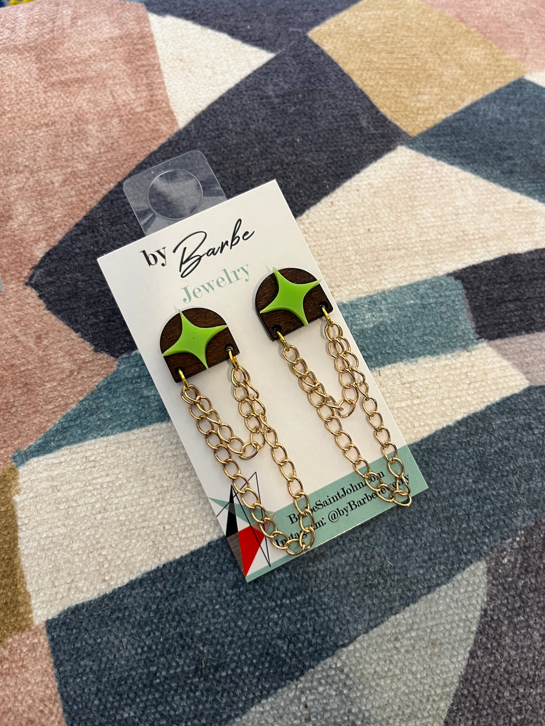 Wood Grn Star Chains Earrings